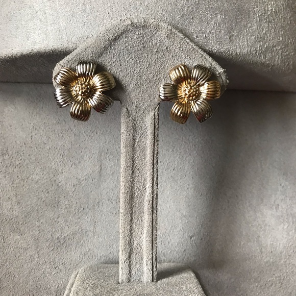 VTG Vintage Costume Gold & Silver Tone Flower Floral Clip On Floral Earrings - Picture 2 of 7